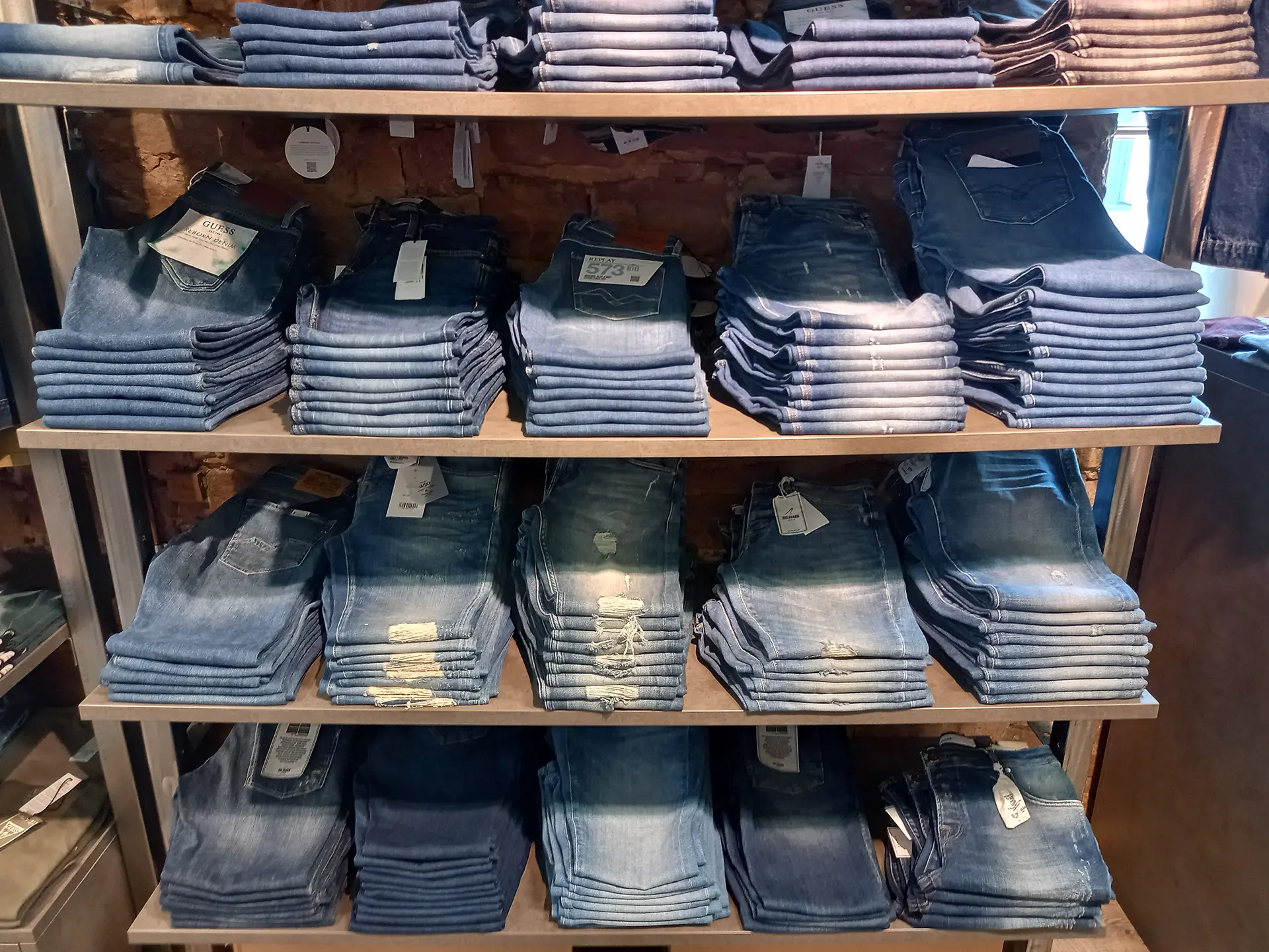 lifestyle-landstuhl-kleidung-kaufen-jeans-guess